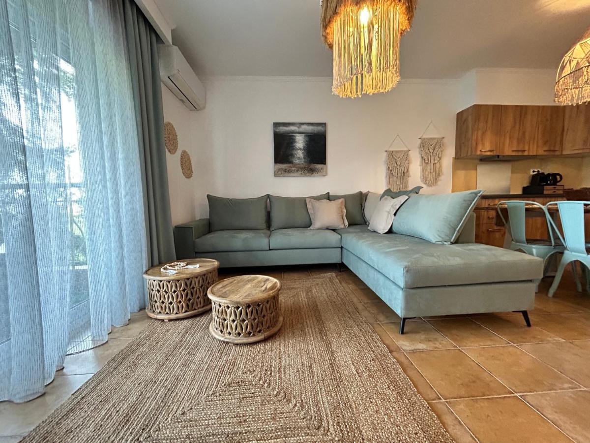 Calliopes By The Sea Boutique Suites Paralia Dionysiou Exterior foto