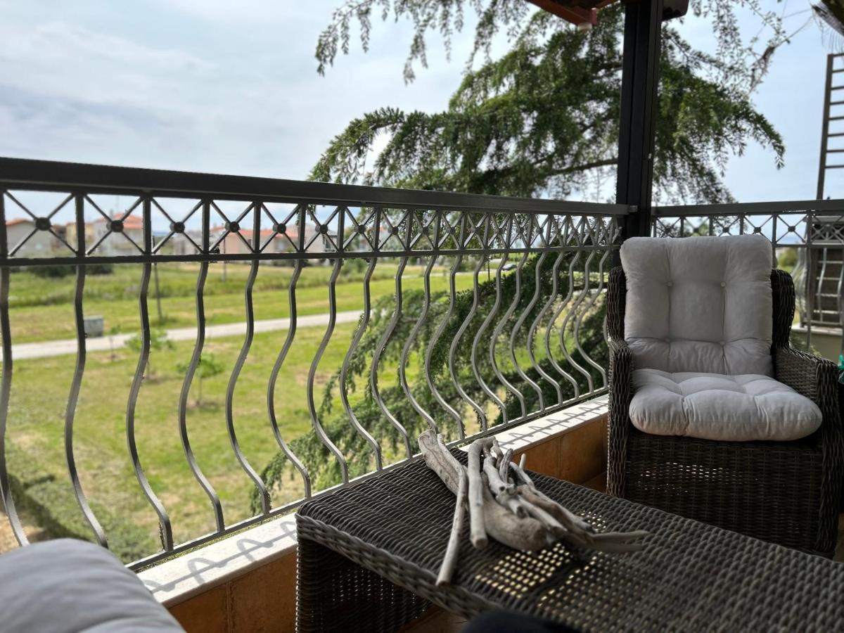 Calliopes By The Sea Boutique Suites Paralia Dionysiou Exterior foto