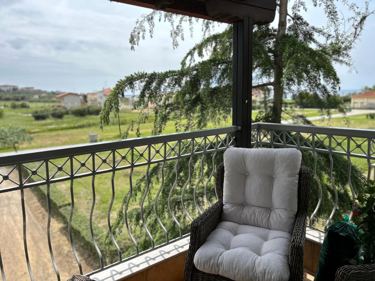 Calliopes By The Sea Boutique Suites Paralia Dionysiou Exterior foto