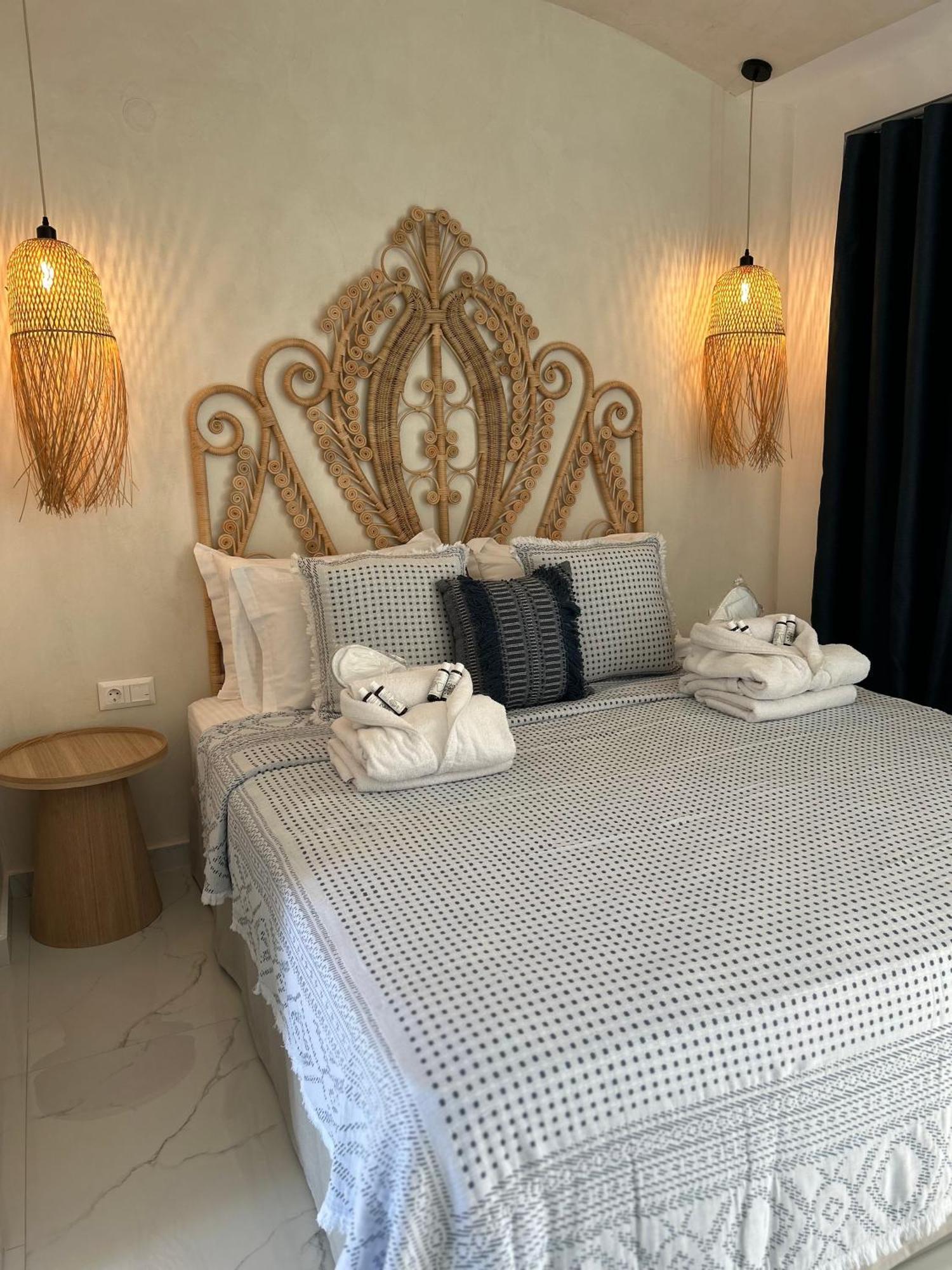 Calliopes By The Sea Boutique Suites Paralia Dionysiou Exterior foto